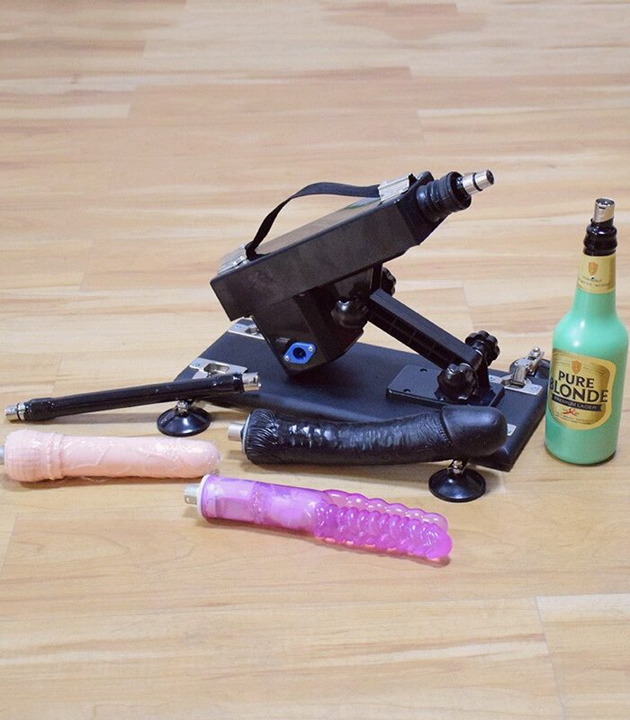 SEX MACHINE AVEC GROS GODE ET MASTURBATEUR