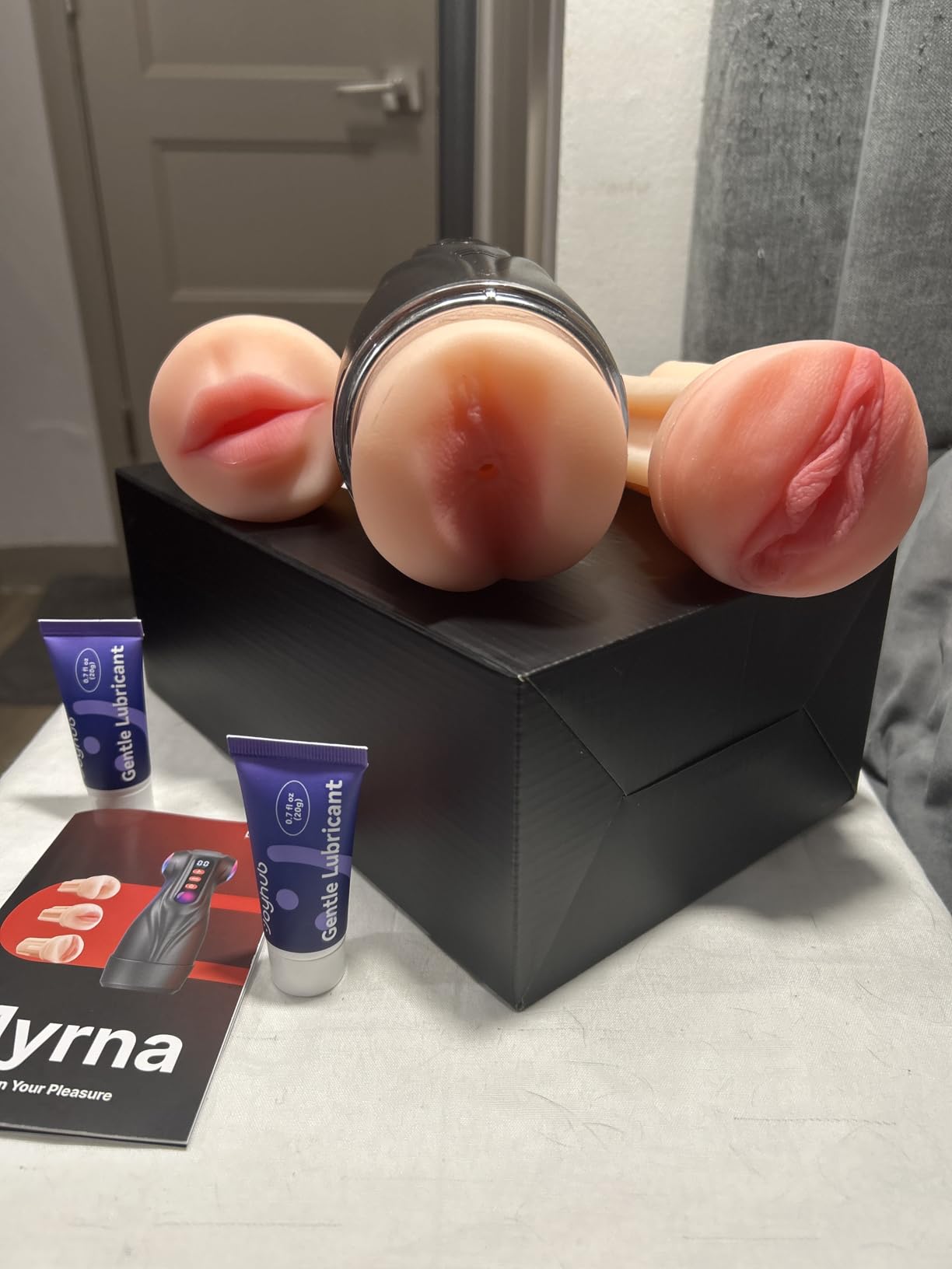 Daphne - Penis pump with 3 interchangeable sleeves, pocket pussy, 9 suction modes & 9 mod — Stock Photo 2 customer review
