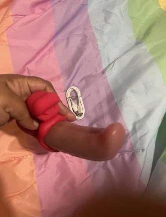 Vesper - Deep tongue vibrator for extended pleasure with 10 wave movements — Stock Photo Reviews customer 1