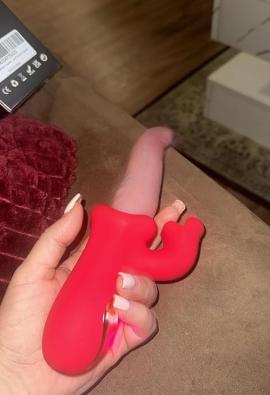 Vesper - Deep tongue vibrator for extended pleasure with 10 wave movements — Stock Photo Reviews customer 1
