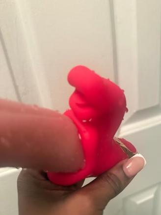 Vesper - Deep tongue vibrator for extended pleasure with 10 wave movements — Stock Photo Reviews customer 1