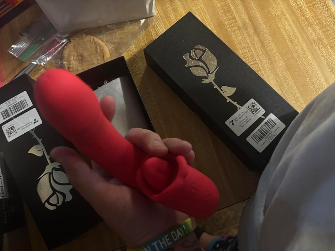 Posy – Enhanced 2.0 clitoral vibrator with G-spot licking and stimulating function — Stock Photo Reviews Customer 1