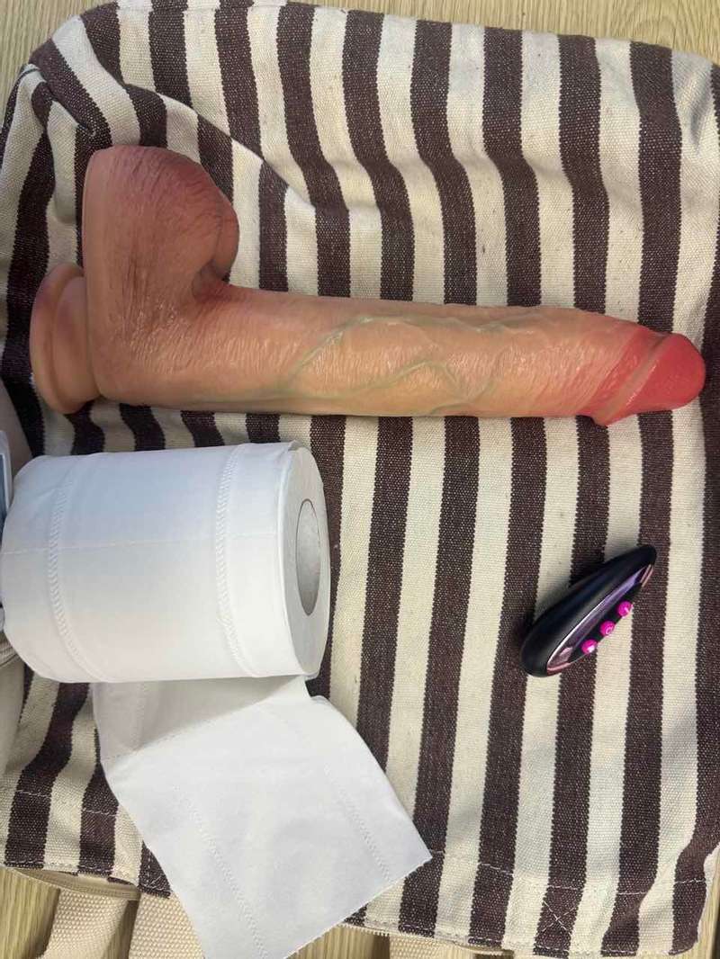 brodie - Outrider silicone Dildo wide 7 vibrant back and forth modes with realistic 10.75 inch details — Photo Reviews Customer 1
