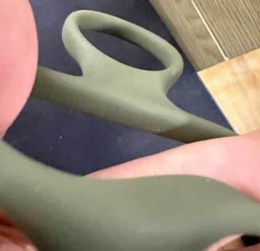 Vibrating and oscillating prostate masseur Logan 10 with 2 penis rings for men and homosexual couples — Stock Photo Reviews customer 2