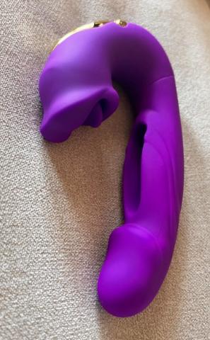 Isolde – Improved vibrator with mouth, tongue licking clitoris and beats on the G-spot — Stock Photo Review customer 1