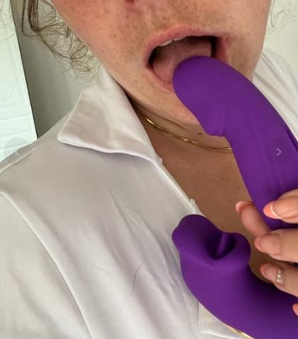 Isolde – Enhanced vibrator with mouth, tongue licking clitoris and beats on the G-spot — Stock Photo Review customer 2