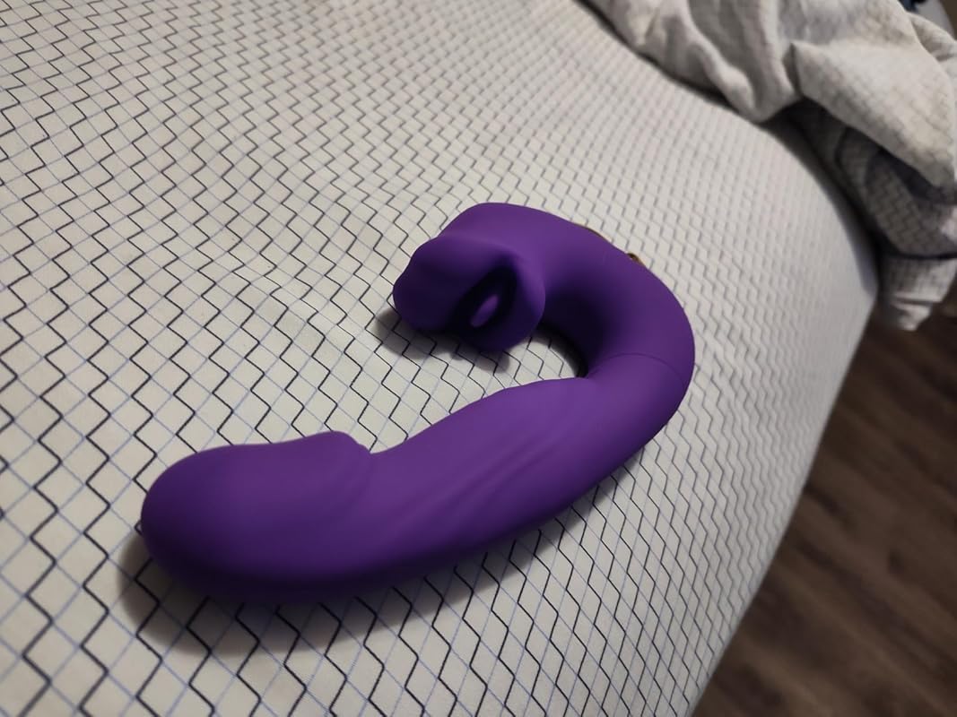 Isolde – Improved vibrator with mouth, tongue licking clitoris and beats on the G-spot — Stock Photo Review customer 1